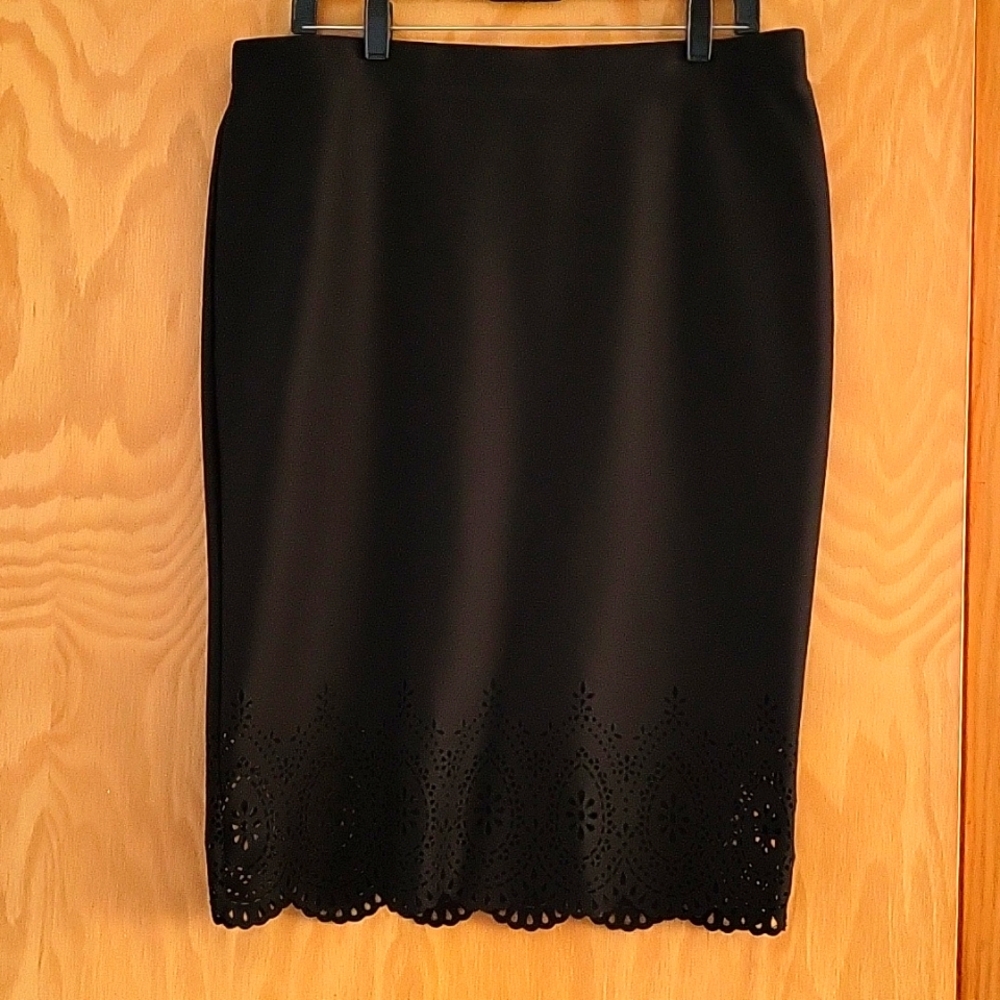 Black pencil skirt with filigree bottom
